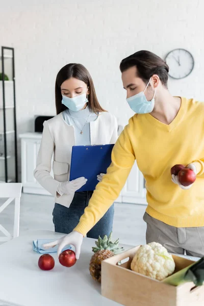 Man Medical Mask Holding Apples Girlfriend Latex Gloves Holding Clipboard — стоковое фото