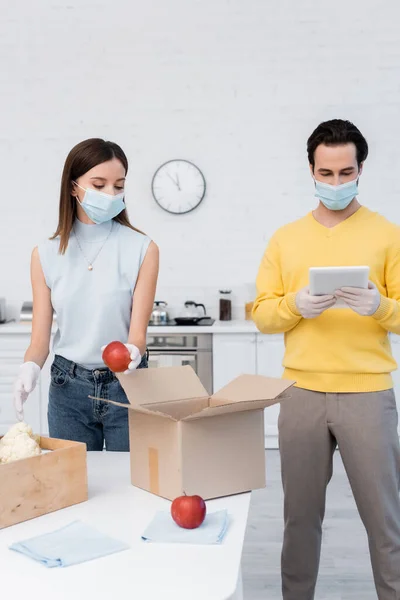 Woman Protective Mask Latex Gloves Holding Apple Boxes Boyfriend Using — Stock Photo, Image