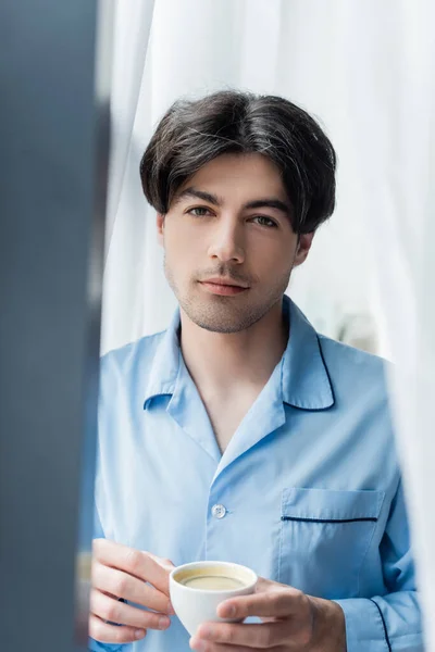 Young Brunette Man Blue Pajamas Looking Camera Blurred Foreground — Stock Photo, Image