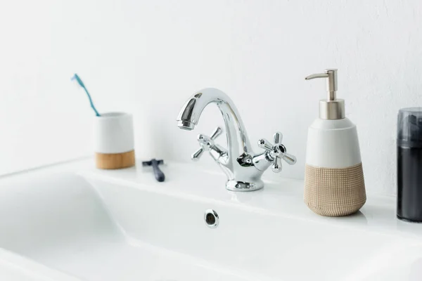 Shaving Foam Liquid Soap Safety Razor Toothbrush White Sink Faucet — Stock Photo, Image