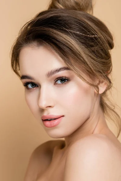 Close Portrait Young Woman Natural Makeup Looking Camera Isolated Beige — Stock Photo, Image