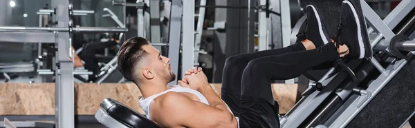 Side View Sportsman Working Out Leg Press Machine Gym Banner — Stock Photo, Image