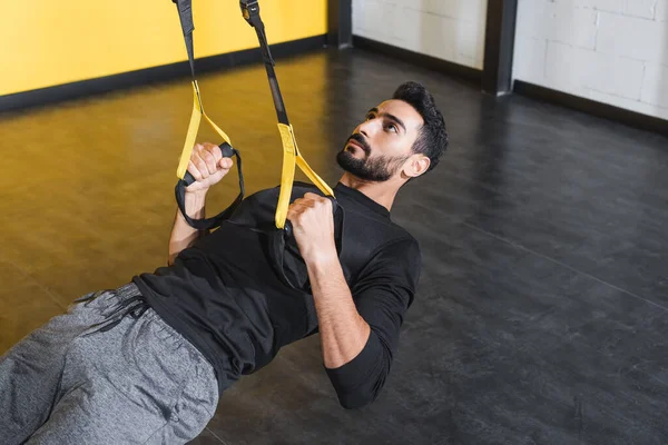 Bearded Muslim Sportsman Training Suspension Straps Gym — Stock Photo, Image