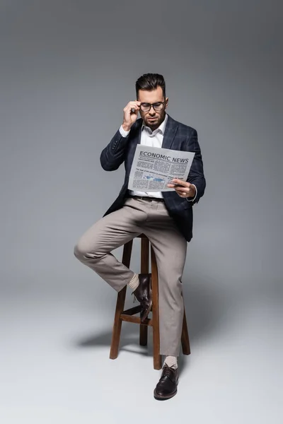 Full Length Bearded Businessman Blazer Glasses Reading Newspaper Sitting Chair — Stock Photo, Image