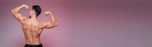 Achteraanzicht Van Sterke Sportman Met Spieren Roze Grijs Spandoek — Stockfoto
