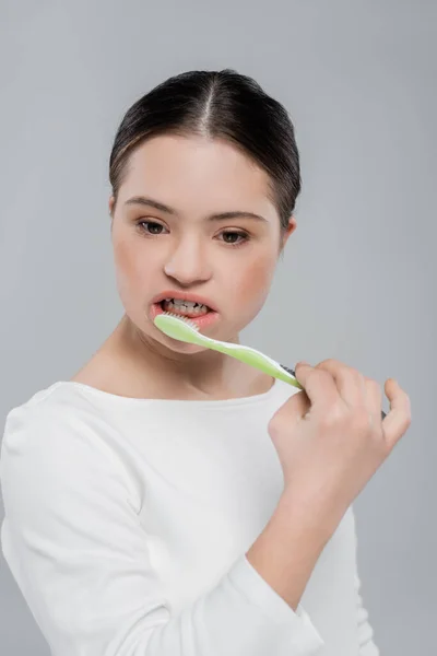 Brunette Woman Syndrome Brushing Teeth Isolated Grey — Stock Photo, Image