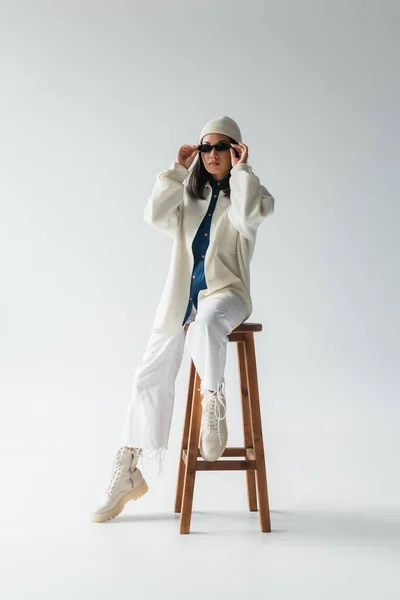 Full Length View Asian Woman White Clothes Black Sunglasses Posing — Stock Photo, Image