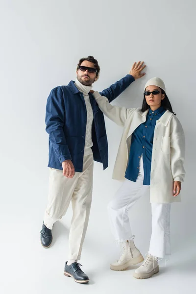 Full Length View Stylish Interracial Couple White Blue Clothes Sunglasses — Stock Photo, Image