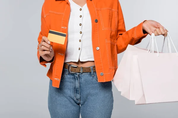 Vista Recortada Mujer Chaqueta Naranja Con Tarjeta Crédito Con Cashback — Foto de Stock