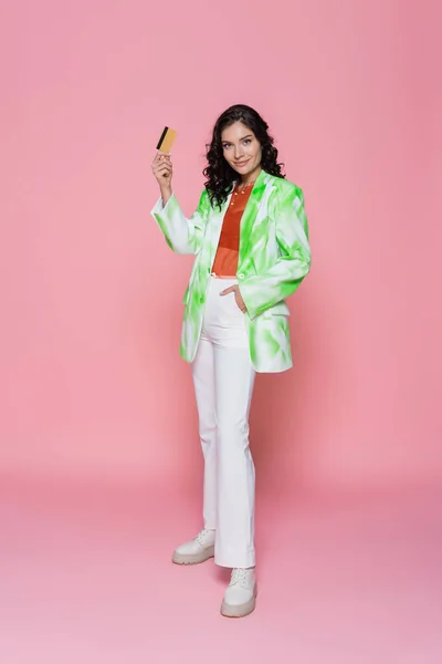 Full Length Pleased Young Woman Tie Dye Blazer Holding Credit — Stock Photo, Image