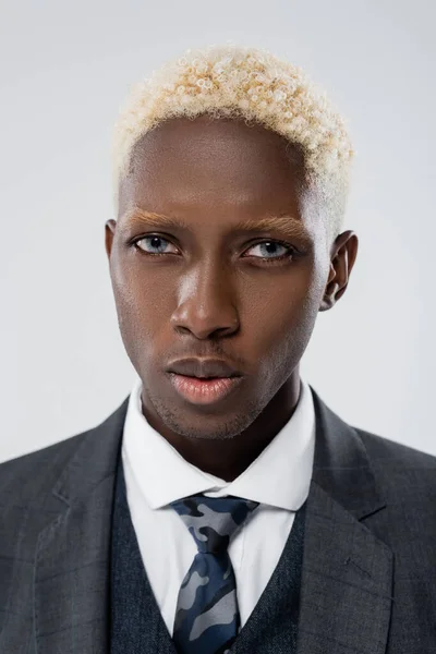 Uomo Affari Africano Americano Biondo Con Gli Occhi Azzurri Che — Foto Stock