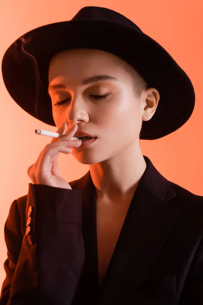 Sensual Stylish Woman Closed Eyes Smoking Coral Background — Stock Photo, Image