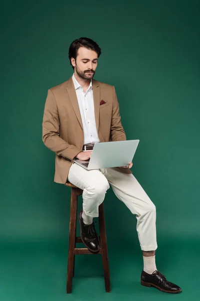 Full Length Man Mustache Sitting Wooden Chair Using Laptop Dark — Stock Photo, Image