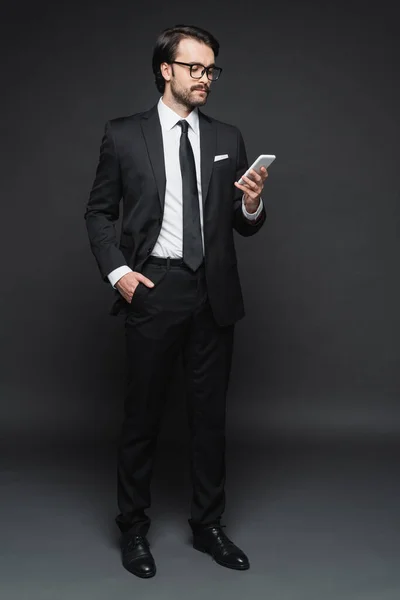 Full Length Businessman Suit Glasses Standing Hand Pocket Using Smartphone — Stock Photo, Image