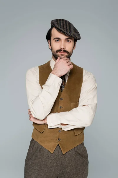 Bărbat Pensiv Mustață Îmbrăcăminte Retro Uitându Camera Izolată Gri — Fotografie, imagine de stoc