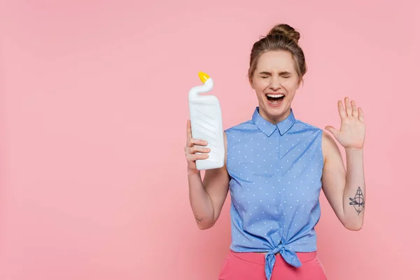 Excited Tattooed Young Woman Holding Bottle Detergent Pink — Stock Photo, Image