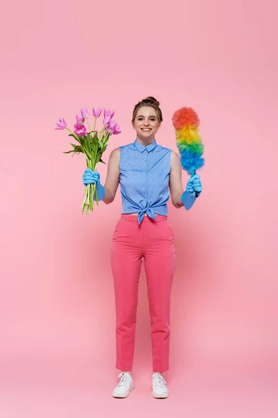 Full Length Happy Young Woman Rubber Gloves Holding Tulips Dust — Stock Photo, Image