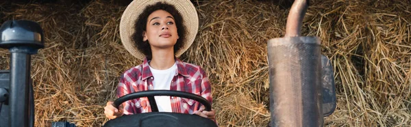 African American Woman Straw Hat Looking Away Tractor Banner — Stock Photo, Image