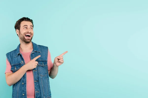 Cheerful Young Man Pointing Fingers Isolated Blue — Stock Photo, Image