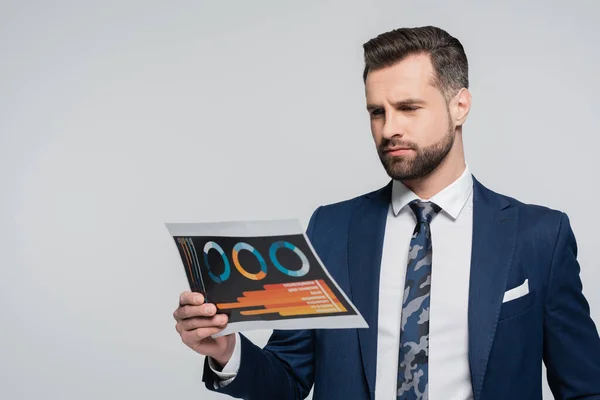 Ekonom Pensif Dalam Blazer Biru Melihat Kertas Dengan Grafik Terisolasi — Stok Foto
