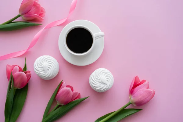 Top View Cup Coffee Zephyr Ribbon Tulips Pink — Stock Photo, Image