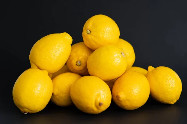 Heap Ripe Yellow Lemons Isolated Black — Stock Photo, Image