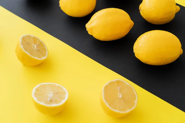 Whole Cup Lemons Black Yellow Background — Stock Photo, Image