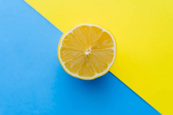 Top View Cut Lemon Blue Yellow Background — Stock Photo, Image