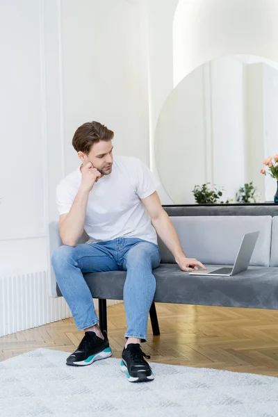Full Length View Man Using Laptop While Sitting Couch Living — Stock Photo, Image