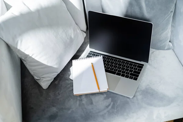 Laptop Blank Screen Empty Notebook Grey Armchair Pillows — Stock Photo, Image