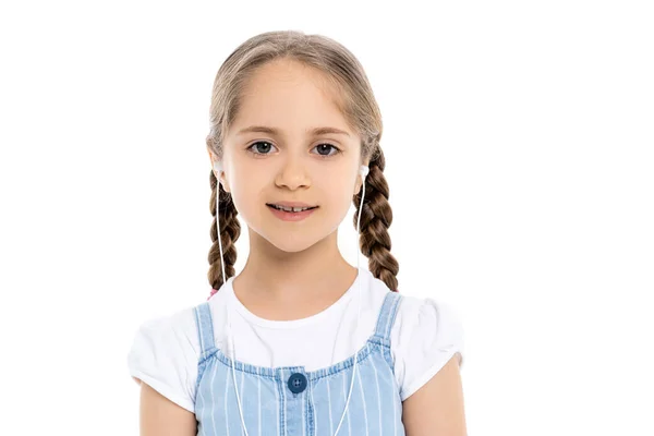 Szczęśliwa Dziewczyna Słuchawki Przewodowe Uśmiecha Się Kamery Odizolowany Białym — Zdjęcie stockowe