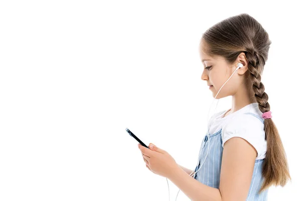 Vista Lateral Menina Fones Ouvido Usando Smartphone Isolado Branco Com — Fotografia de Stock