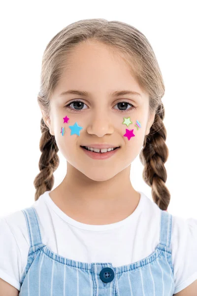 Retrato Menina Feliz Com Tranças Estrelas Coloridas Rosto Isolado Branco — Fotografia de Stock