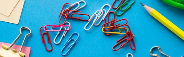 Close View Colorful Paper Clips Pencil Blue Banner — Stock Photo, Image