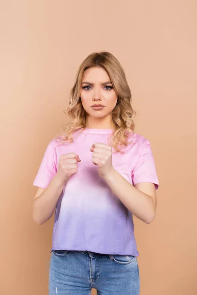 Offended Woman Looking Camera Showing Clenched Fists Isolated Beige — Stock Photo, Image