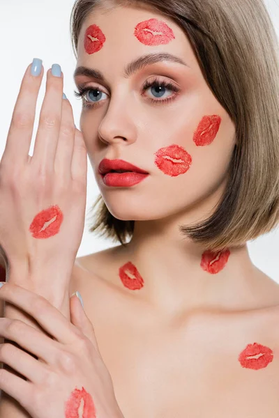 Червоний Поцілунок Друк Руці Молодої Жінки Ізольовані Білому — стокове фото