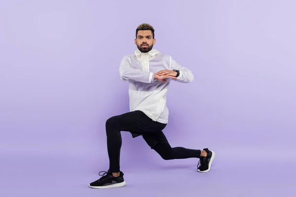 Full Length Bearded African American Sportsman Sportswear Warming Purple — Stock Photo, Image