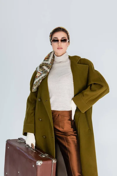 Trendy Woman Green Coat Sunglasses Posing Vintage Suitcase Hand Waist — Stock Photo, Image