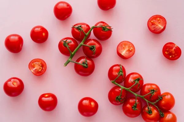 Ovanifrån Färska Körsbär Tomater Rosa Bakgrund — Stockfoto