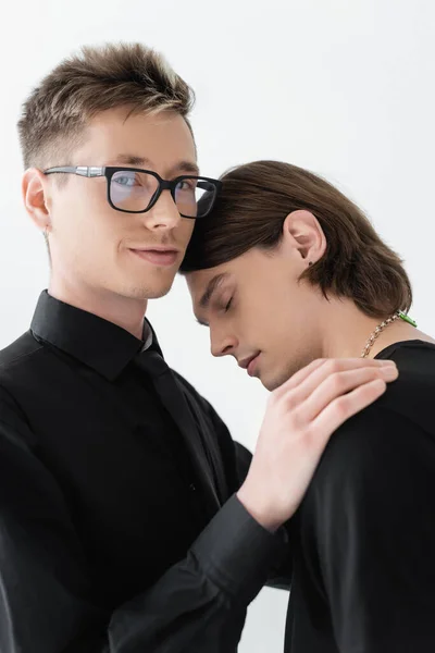 Smiling Gay Eyeglasses Looking Camera Hugging Boyfriend Isolated Grey — Stock Photo, Image