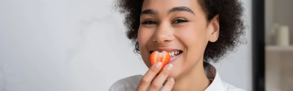 Happy African American Woman Eating Fresh Strawberry Looking Camera Banner — Stock Photo, Image