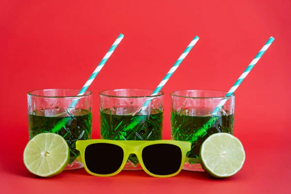 Green Alcohol Drink Faceted Glasses Straws Halves Limes Sunglasses Red — Stock Photo, Image