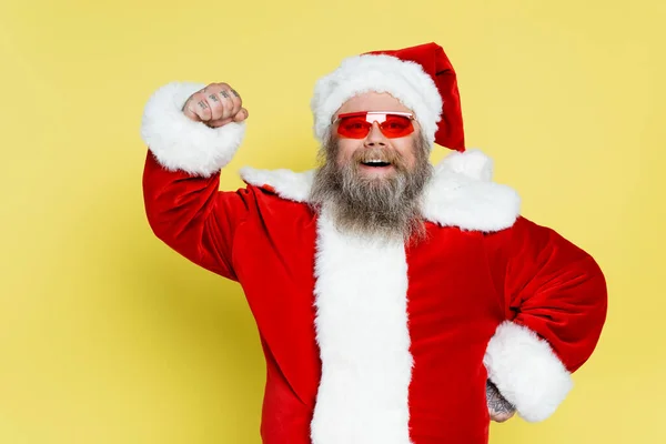 Happy Size Santa Claus Trendy Sunglasses Demonstrating Power Isolated Yellow — 스톡 사진