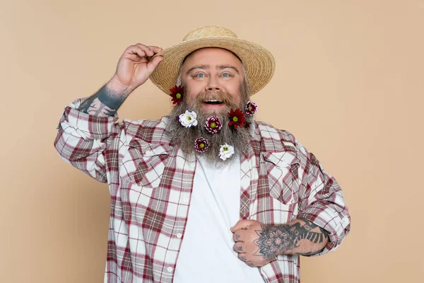 Chubby Man Flowers Beard Adjusting Straw Hat Smiling Camera Isolated — Foto Stock