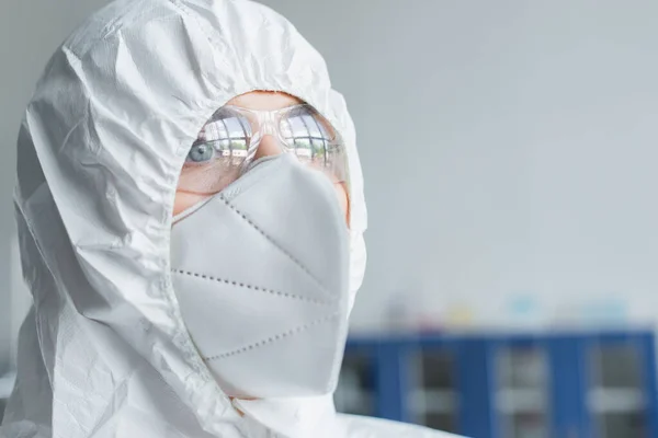 Portrait Scientist Hazmat Suit Protective Mask Looking Away Laboratory — Fotografia de Stock