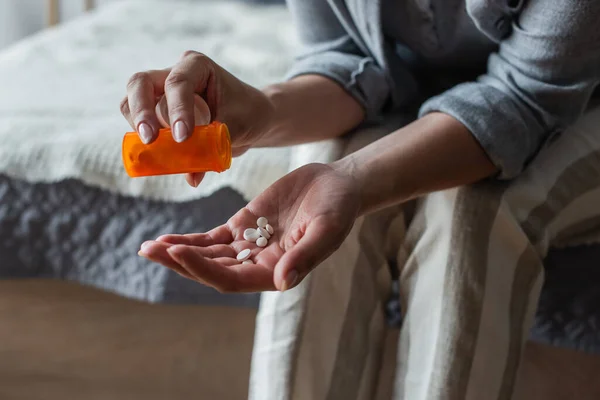 Cropped View Woman Menopause Holding Bottle Pouring Pills Hand — Stock Photo, Image