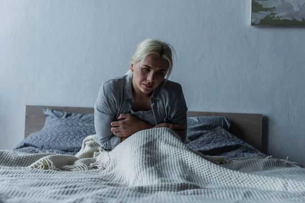 Depressed Woman Blue Eyes Feeling Unwell Menopause While Sitting Bed — Fotografie, imagine de stoc