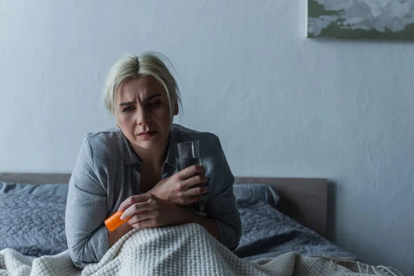 Exhausted Woman Climax Sitting Bed While Holding Glass Water Painkillers — Stock Fotó