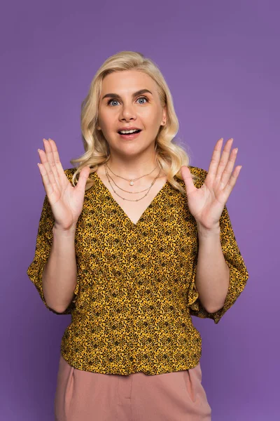 Amazed Blonde Woman Blouse Gesturing Isolated Purple — Stock fotografie