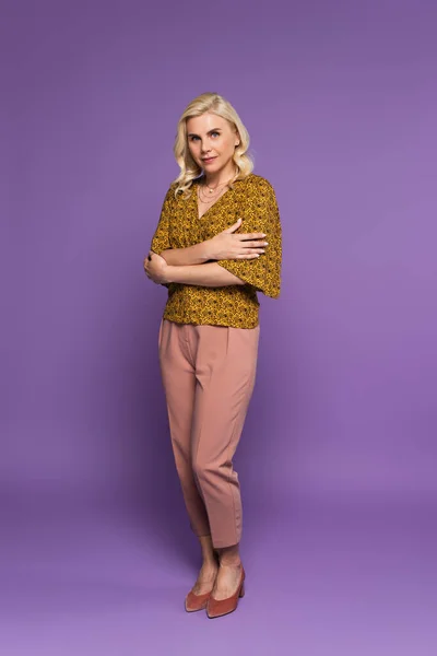 Full Length Pretty Blonde Woman Blouse Posing While Looking Camera — Stock Photo, Image
